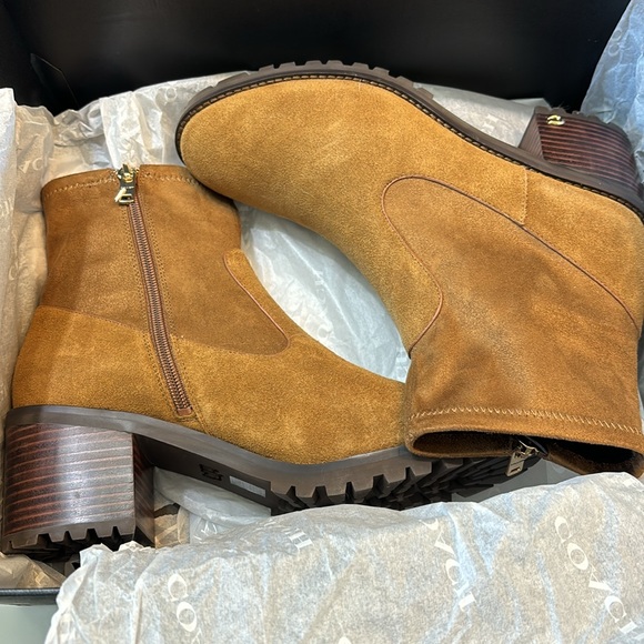 Size 10 B joy suede booty made by coach in box never worn no tags - Picture 2 of 4